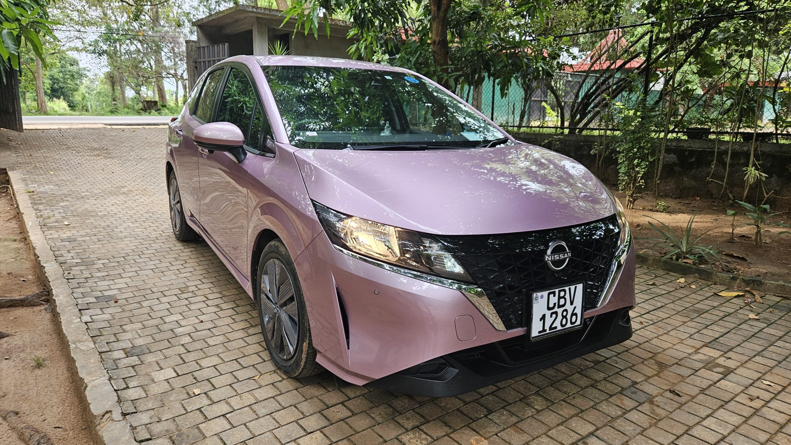 Nissan Aura